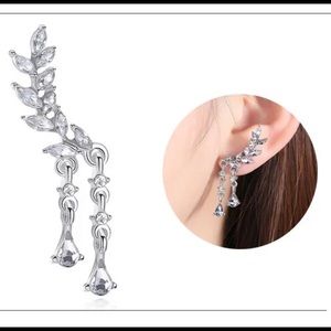 3 for $27 ❤️ Gorgeous winged stud earrings